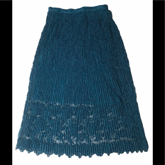 Romeo & Juliet Couture Dresses & Skirts - ROMEO & JULIET COUTURE lace skirt Medium